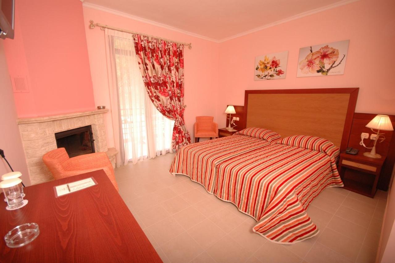 4 Epoxes Hotel Spa Káto Loutrákion الغرفة الصورة